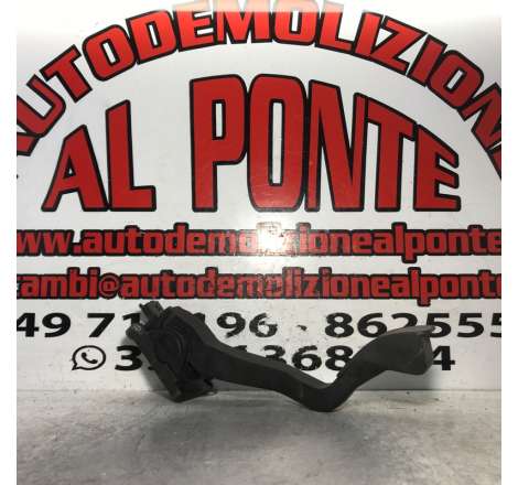 Pedale acceleratore